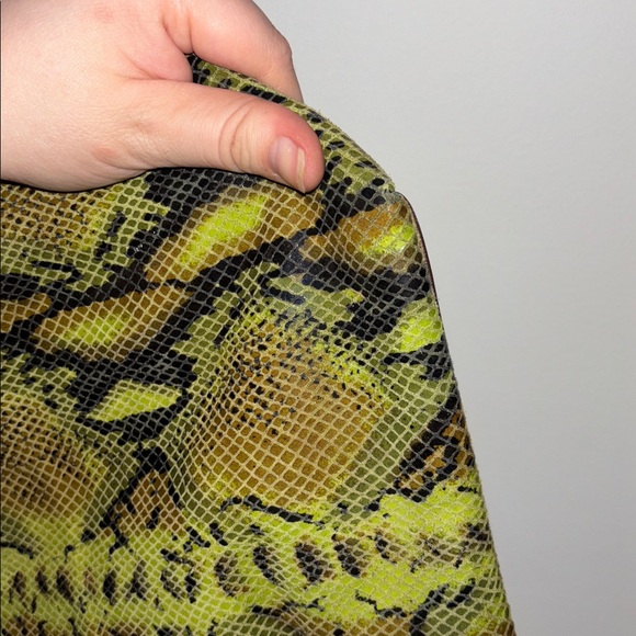 CLEVER CARRIAGE CHEETAH PYTHON TOTE - Picture 13 of 14